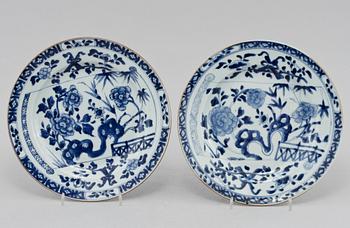 TALLRIKAR, ett par, porslin, Kangxi, Kina 1600/1700-tal.