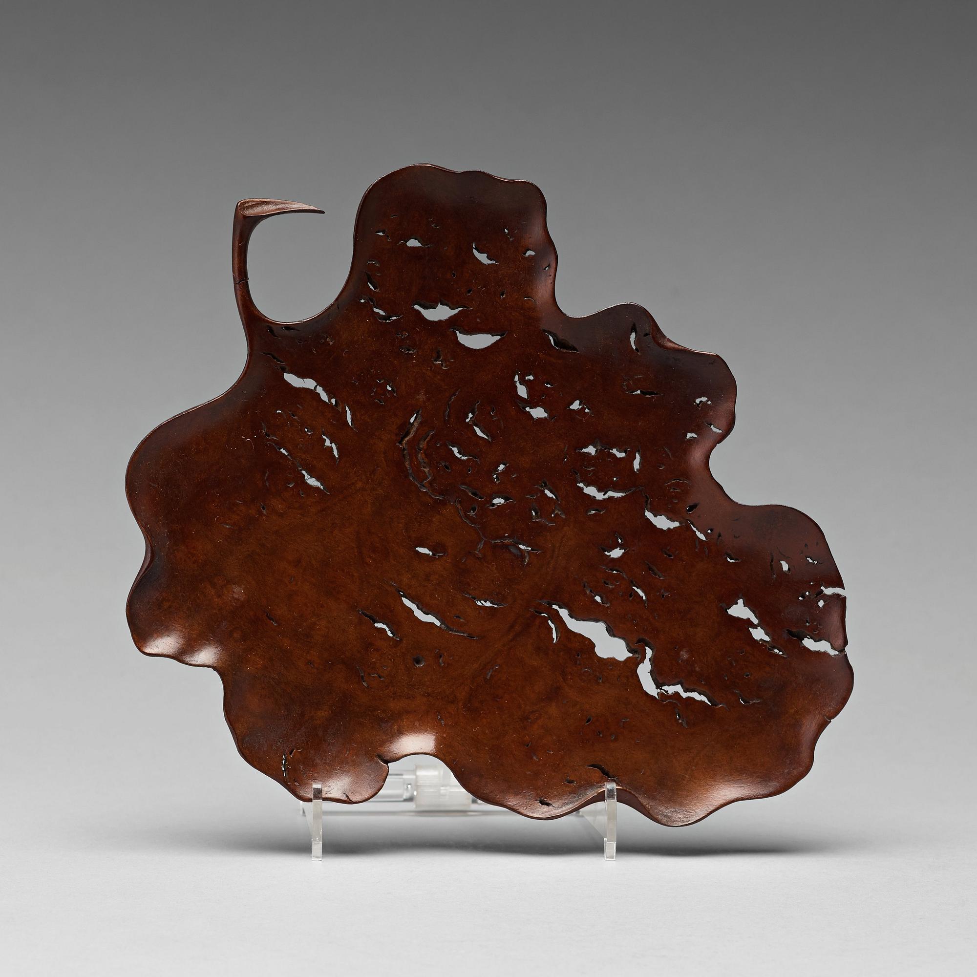 An elegant boxwood leaf shaped tray, 19th Century.