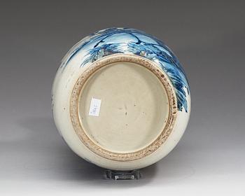 A large blue and white vase, late Qing dynasty.