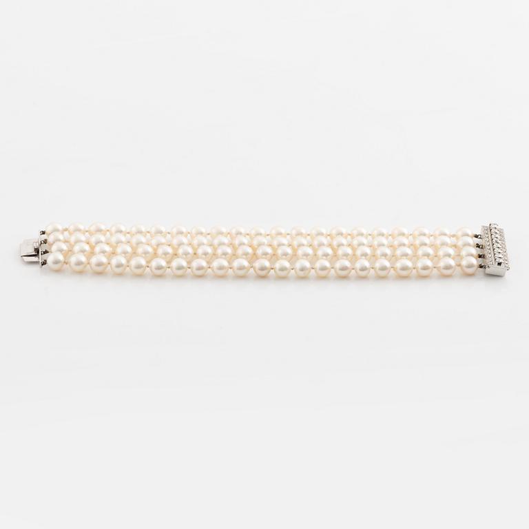 Four strand cultured pearl bracelet, clasp white gold with brilliant cut diamonds.