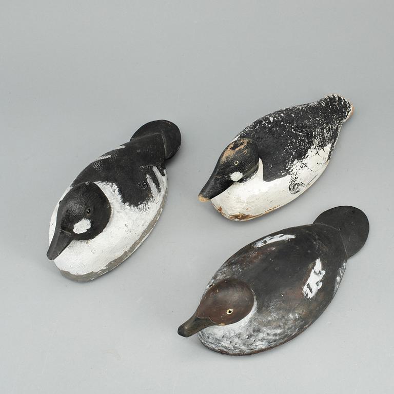 VETTAR, 3 st, målat trä, 1900-tal.