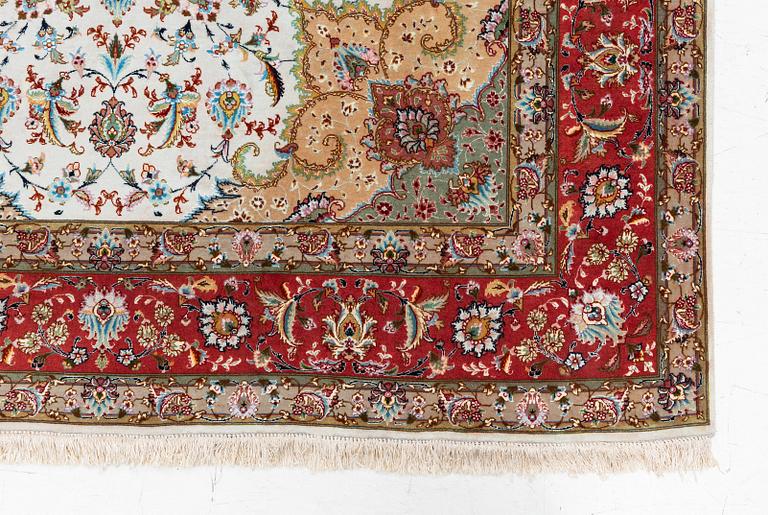 Rug, Tabriz, approx. 312 x 200 cm.