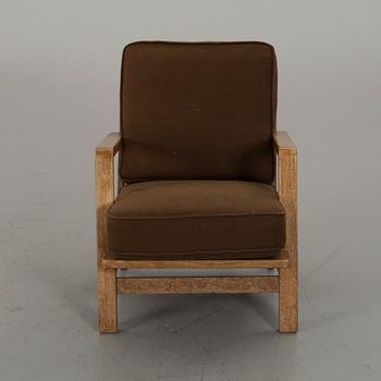 A EASY CHAIR MID 20TH CENTURY.