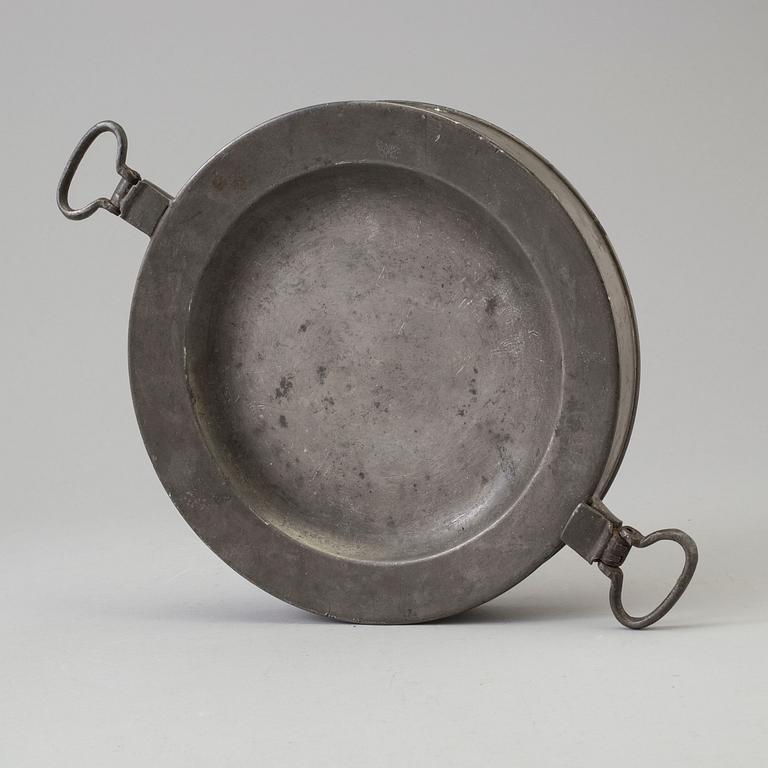 VÄRMETALLRIK, tenn, 1800-tal.