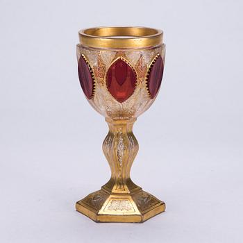 BÄGARE, glas, möjligen Ryssland 1900-talets första hälft.