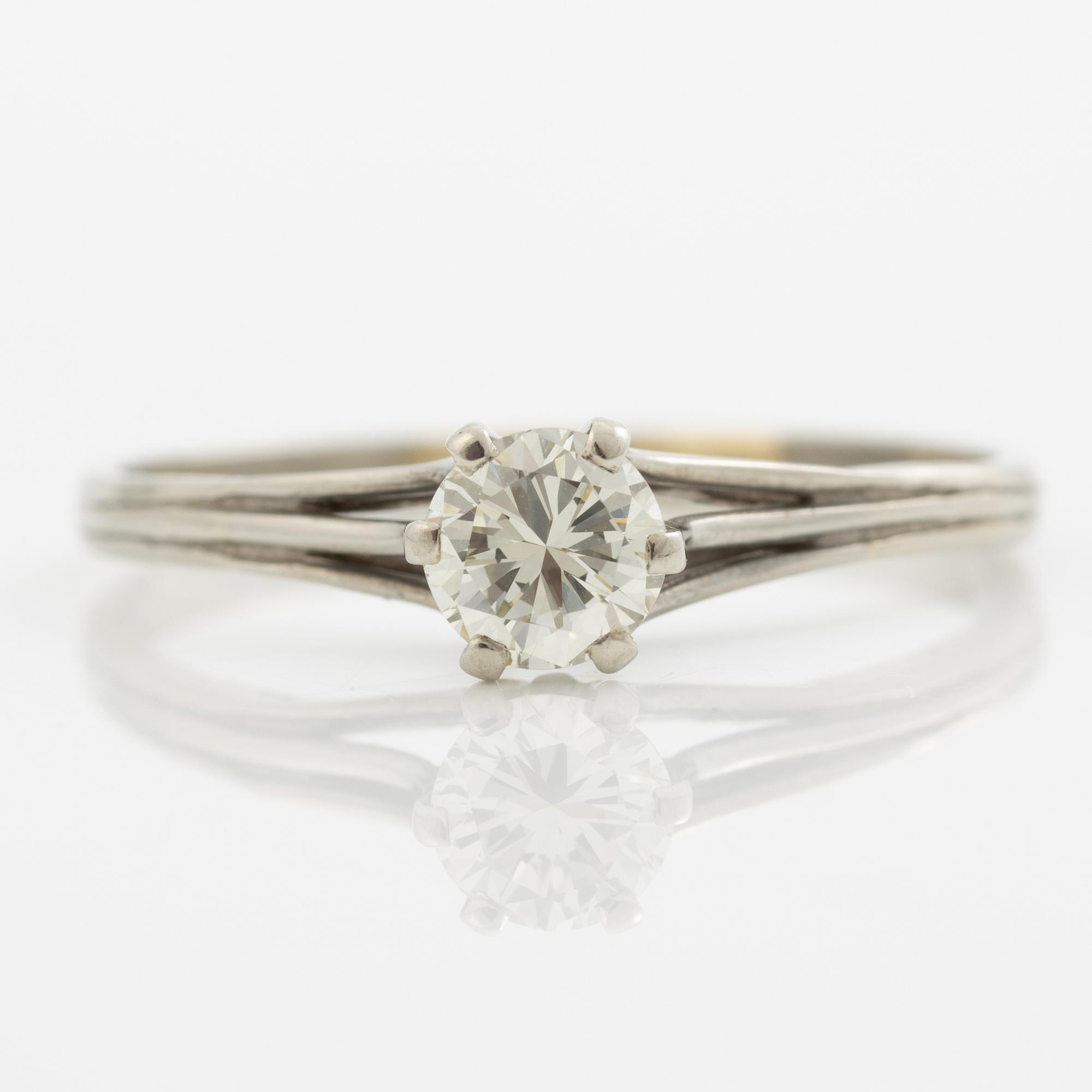 Ring, 18K white gold with brilliant-cut diamond.