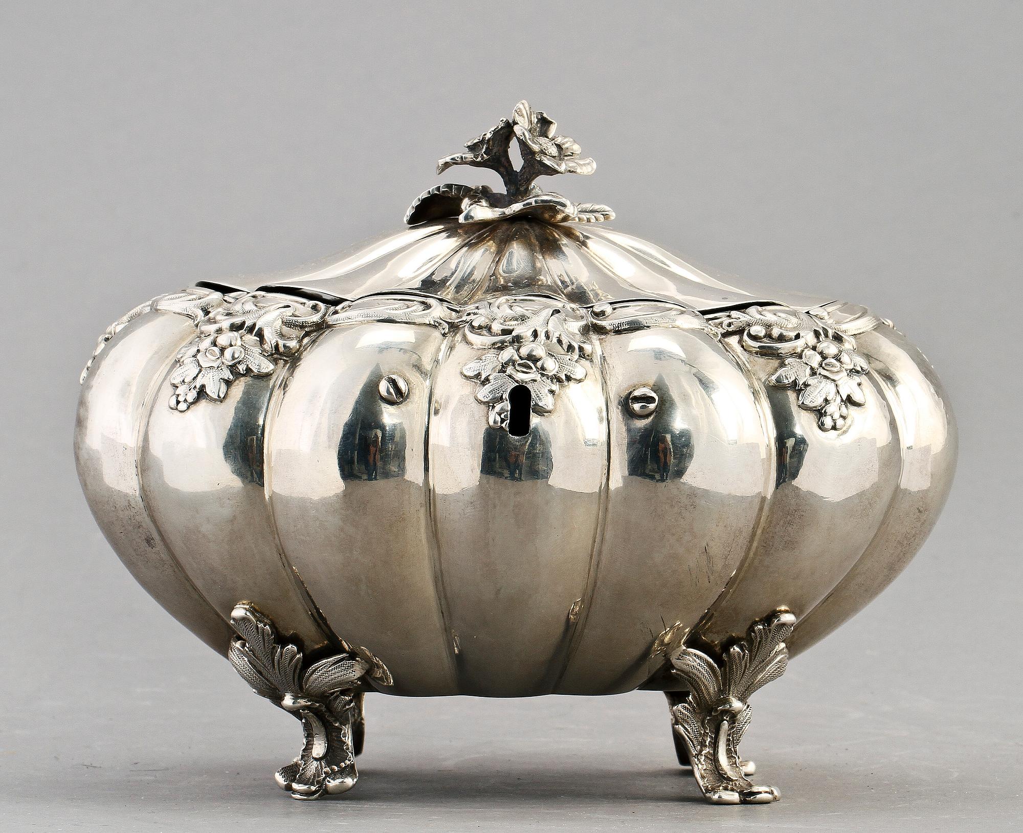 SOCKERSKRIN, silver, Fredrik & Wilhem Zethelius, Stockholm 1842. Ca 617 g.