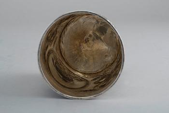 BÄGARE, silver. Mästarstämpeln sliten. Ålderman F. Petrov Moskva 1750 t. Vikt 88 g.
