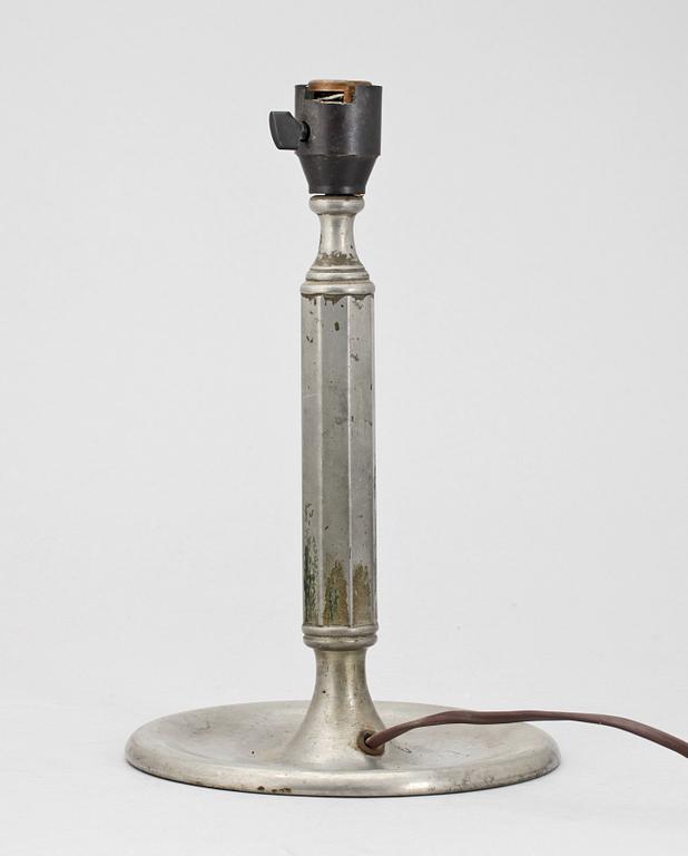 BORDSLAMPA, tenn, Firma Svenskt Tenn, 1927.