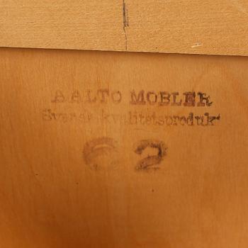 STOLAR, ett par, Alvar Aalto, modell 62, omkring år 1950.