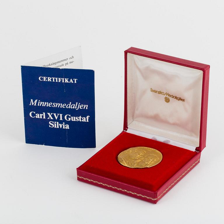 MINNESMEDALJ Carl XVI Gustaf och Silvia 1976, 18K Guld.