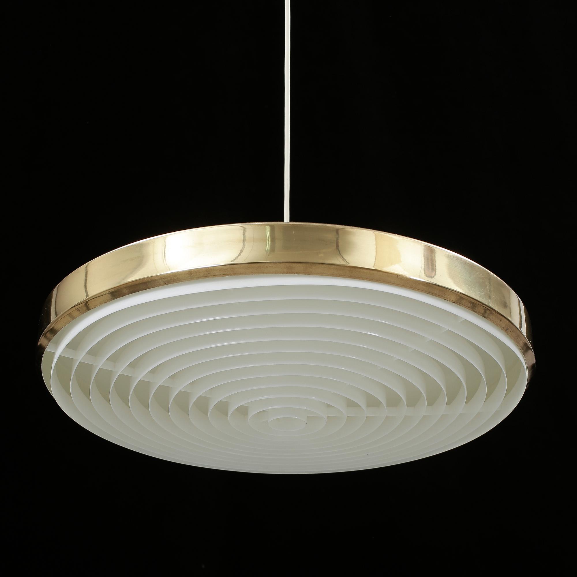 TAKLAMPA, mässing, 1960-tal. Höjd exkl sladd ca 10 cm.
