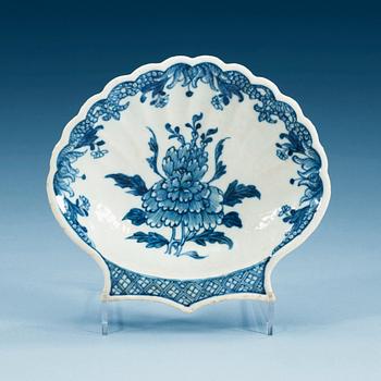 1749. A set of 12 blue and white butter shells, Qing dynasty, Qianlong (1736-95).
