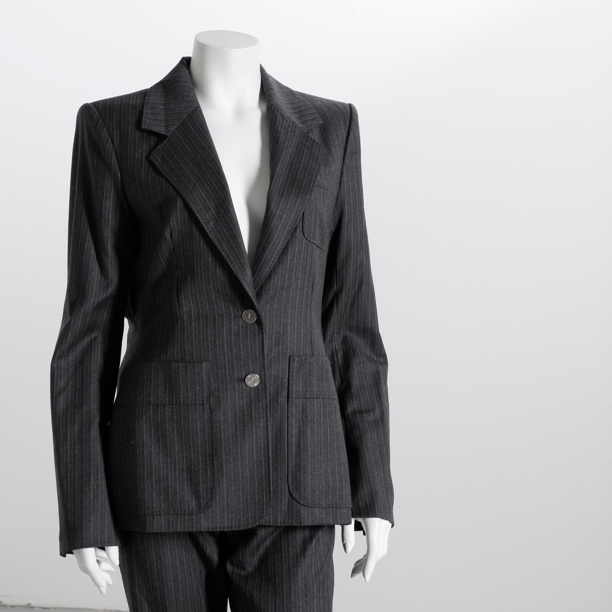 KOSTYM, Yves Saint Laurent, tvådelad dräkt/kostym bestående av kavaj samt byxor.