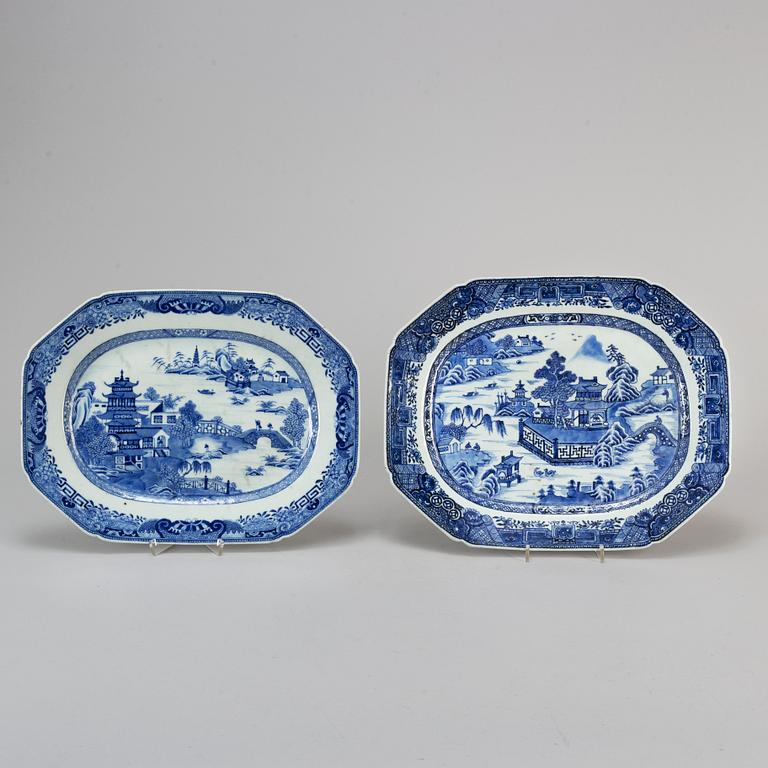 SERVERINGSFAT, två stycken, kompaniporslin. Qingdynastin, Qianlong (1736-95).