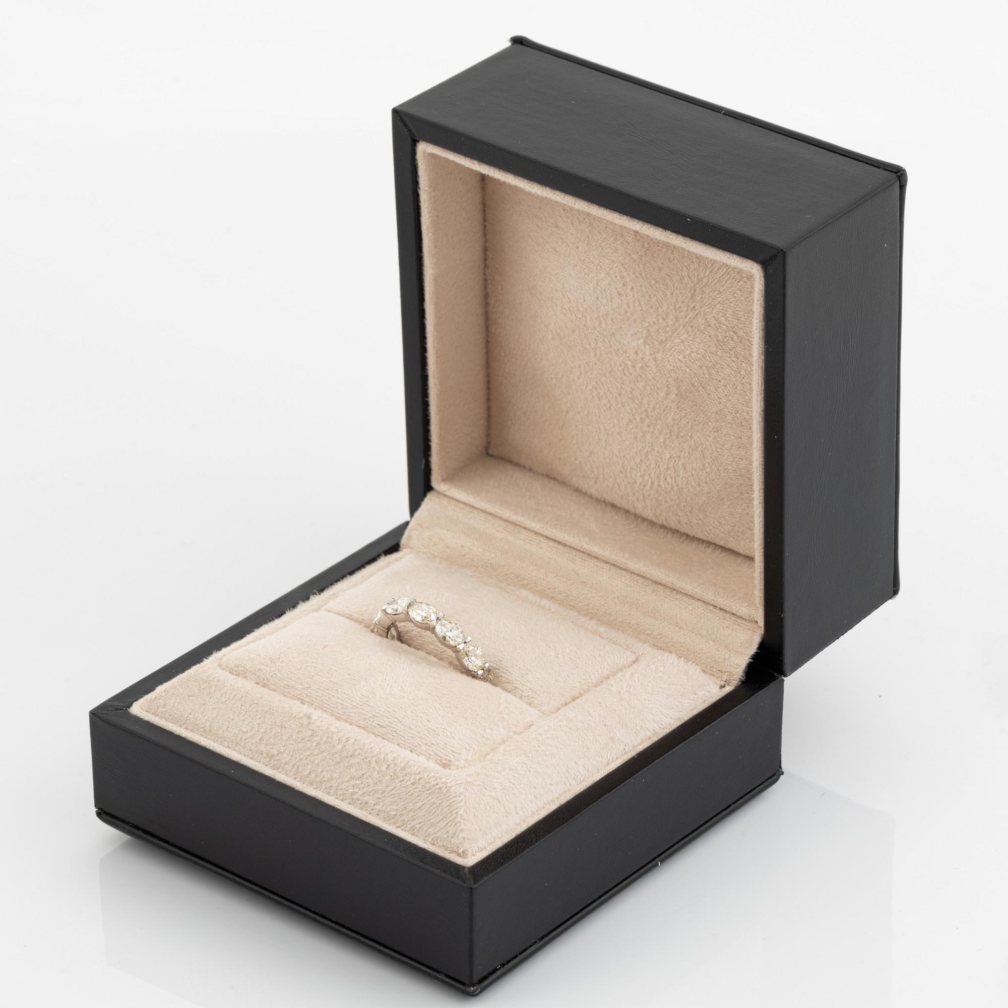 Oval cut diamond ring.