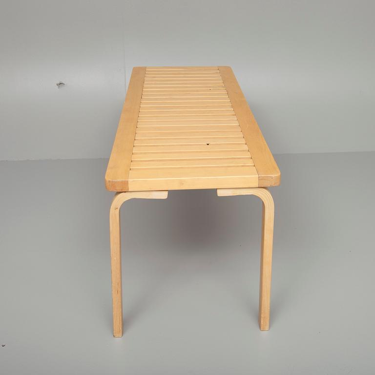 BÄNK, 153A, Alvar Aalto, Artek. Modellen formgiven 1945.