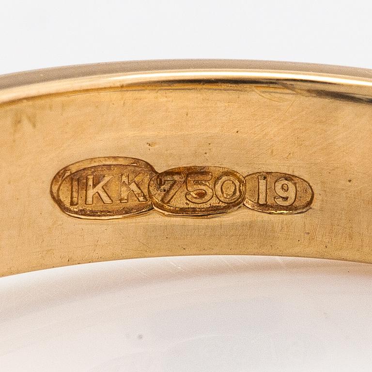 Sormus, 18K kultaa, topaasi ja safiireja. Invalidiliiton Järvenpään koulutuskeskus, Järvenpää 2010.