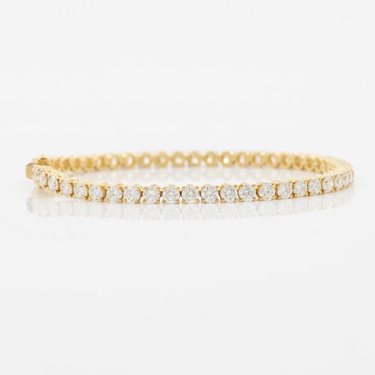 Tennis bracelet in 18K gold with round brilliant-cut diamonds.