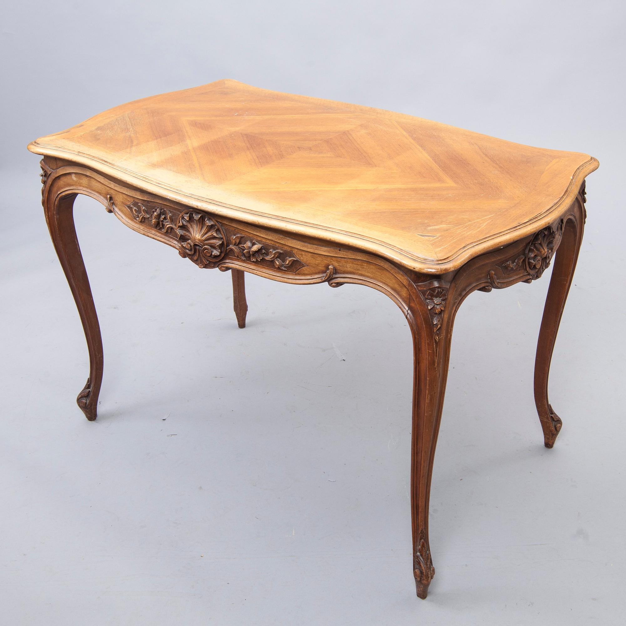 SKRIVBORD, rokokostil, 1900-talets första hälft.