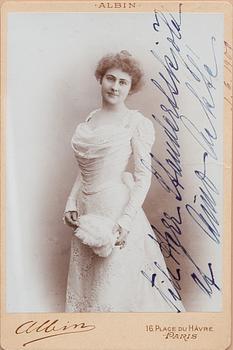 A photograph signed by the Finnish soprano Aino Ackté. Dated 1.6.1900. Albin, Paris.