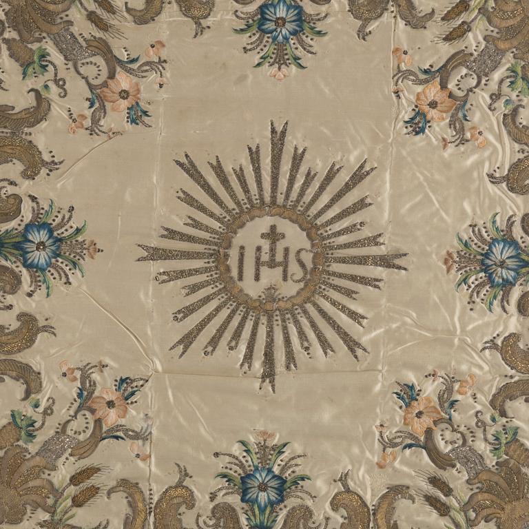 KALKDUK siden, broderad med silvertåd, 1700-tal.