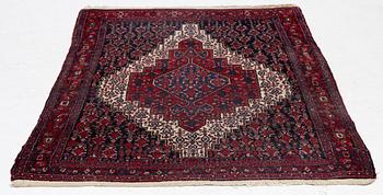 A Senneh rug, c. 200 x 150 cm.