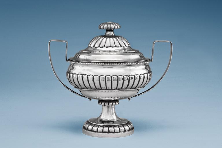 SUGAR BOWL WITH LID.