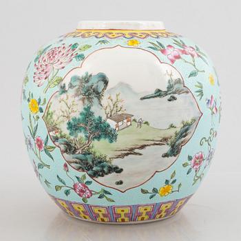 A Chinese sgraffito and famille rose jar, Republic, 20th century.