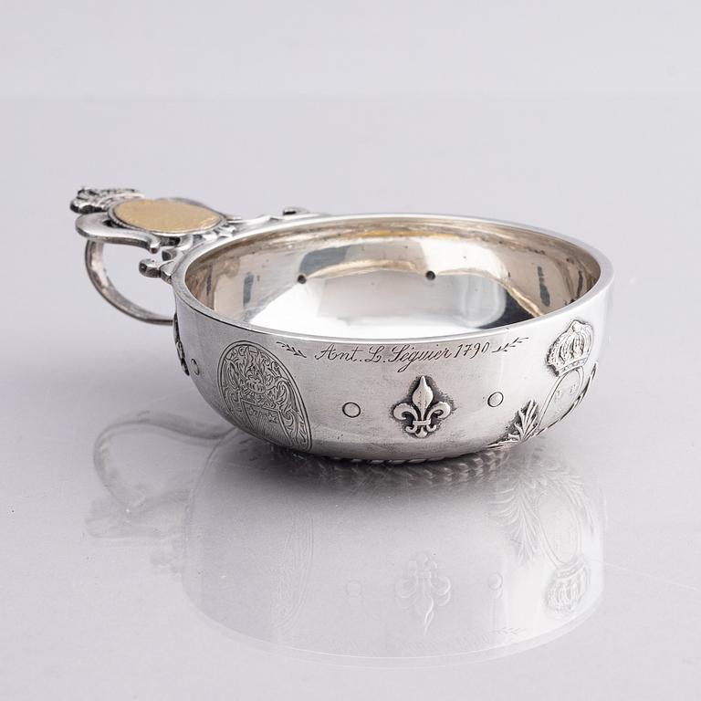 An 18th century French parcel-gilt silver tasse du vin (wine taster).