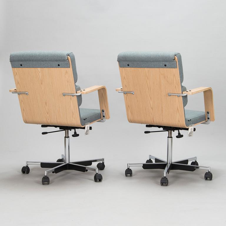 Yrjö Kukkapuro, a pair of 'Plaano' office chairs for Avarte, Finland. 2000s.