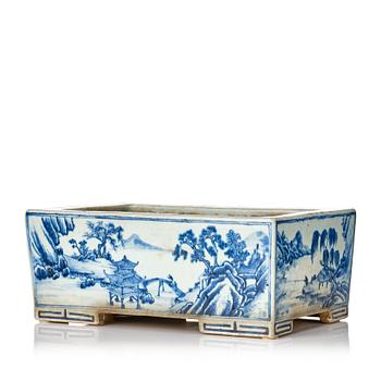 1045. A large rectangular blue and white flower pot, Qing dynasty, 18th Century.