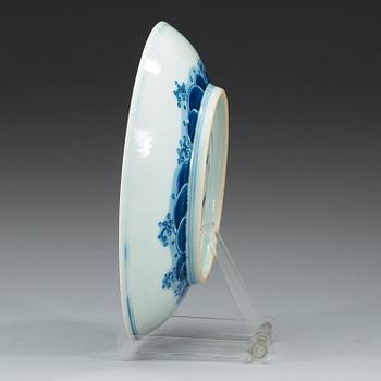 A blue and white dragon dish, Qing dynasty with Yongzheng six character mark.