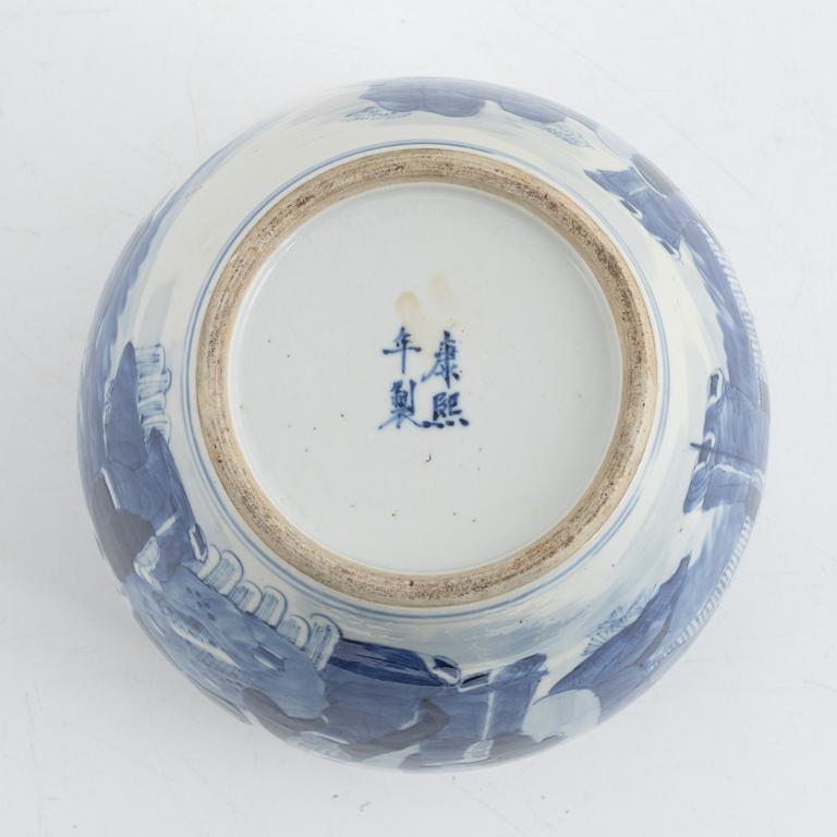 A Chinese blue and white porcelain flower pot, Qing dynasty, 19th century.