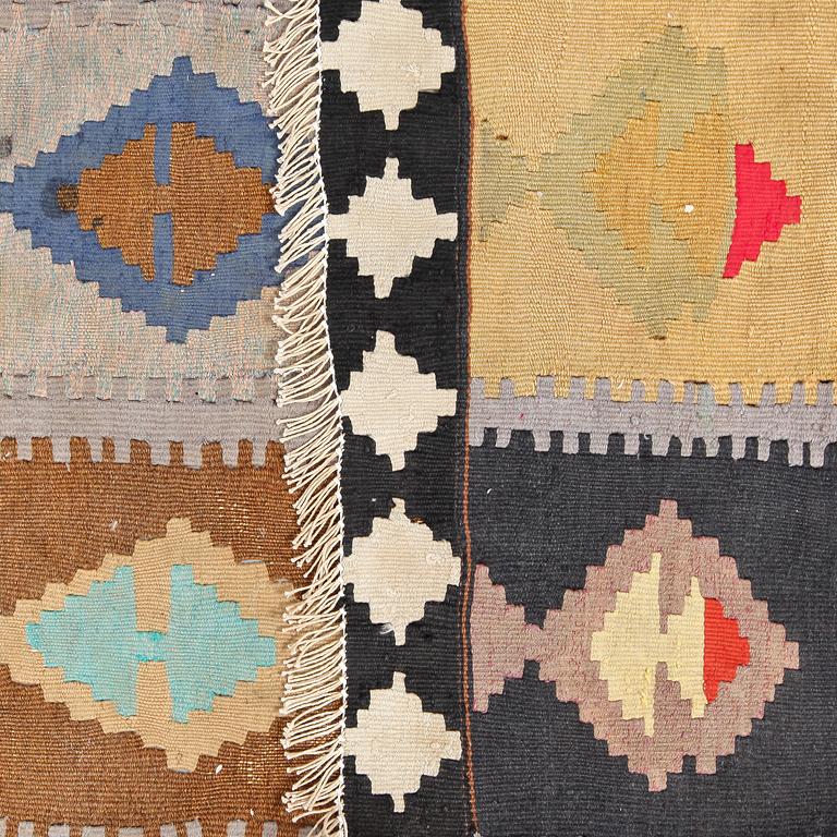 MATTA, Kelim, 1900-talets andra hälft, 310x56 cm.