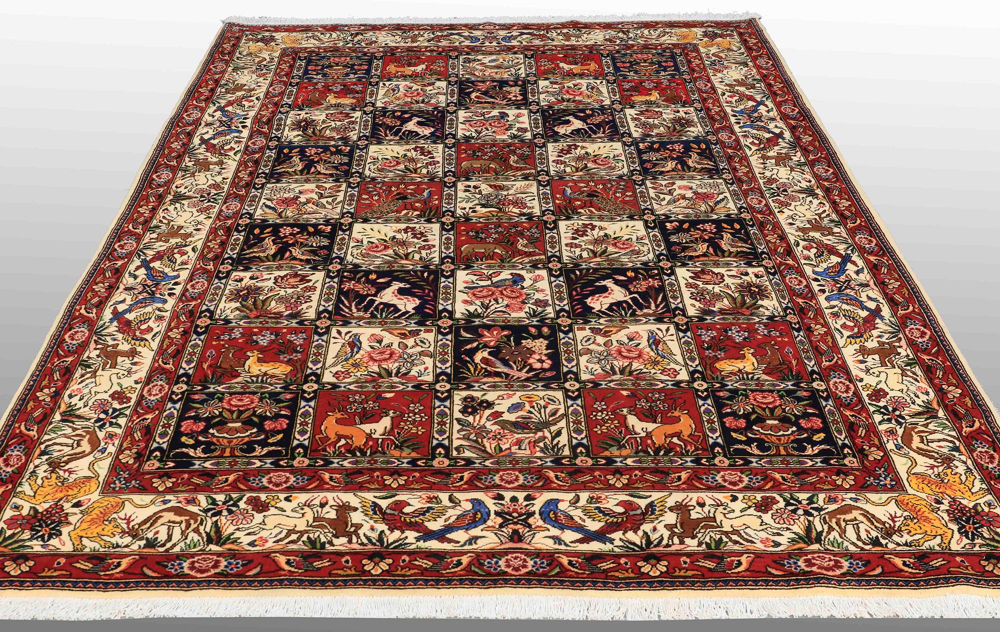 A CARPET, Figural Baktiari, ca 306 x 210 cm.