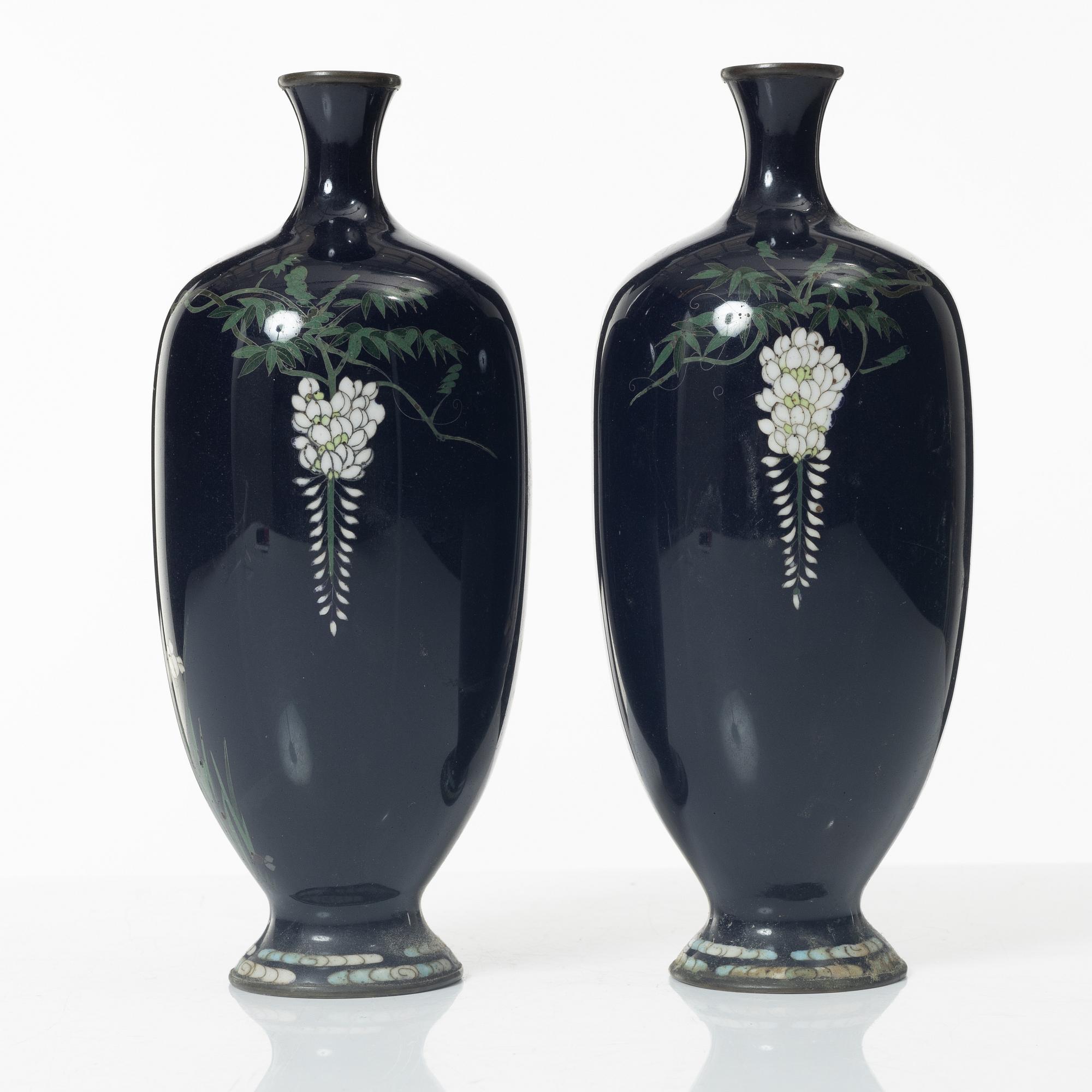 Vaser ett par, cloisonné, Japan, Meiji (1868-1912).