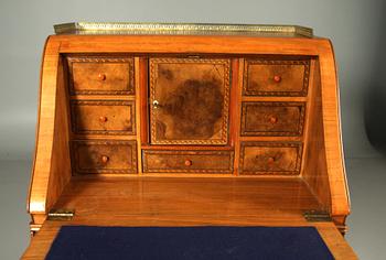 SNEDKLAFFSEKRETÄR, rokokostil, 1900-talets början.