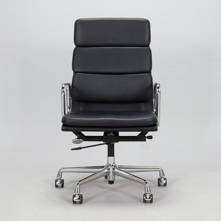 Charles & Ray Eames, konttorituoli, "Soft Pad Chair EA 219, high backrest", Vitra. 2000-luku.