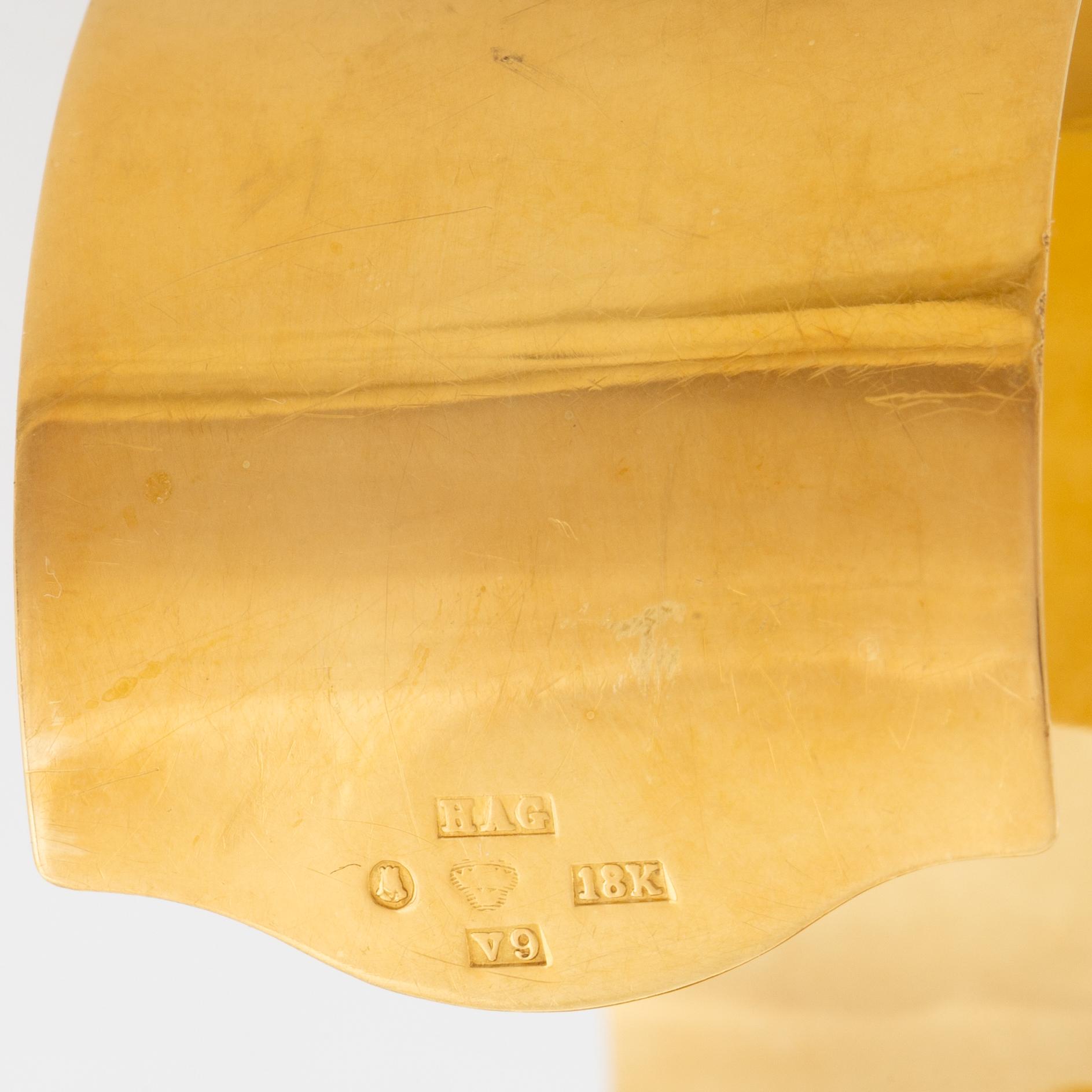 Armband 18K guld och platina med en fasettslipad safir och runda briljant-, åttkant- och rosenslipade diamanter.
