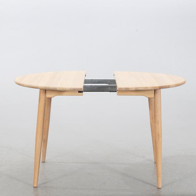 A Haslev Symphony oak dining table 21st century.