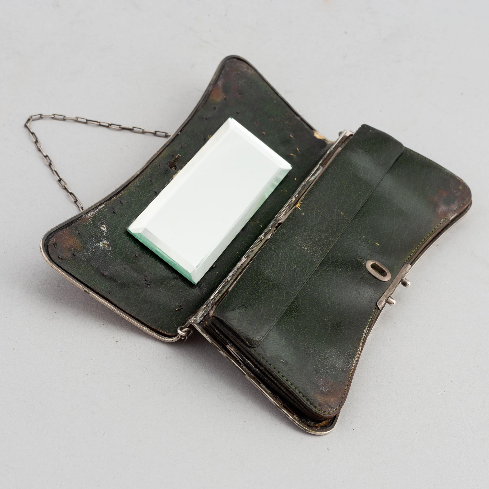 A Russian silver purse, t Petersburg 1908-17.