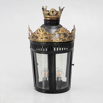 Wall lantern, contemporary manufacture.