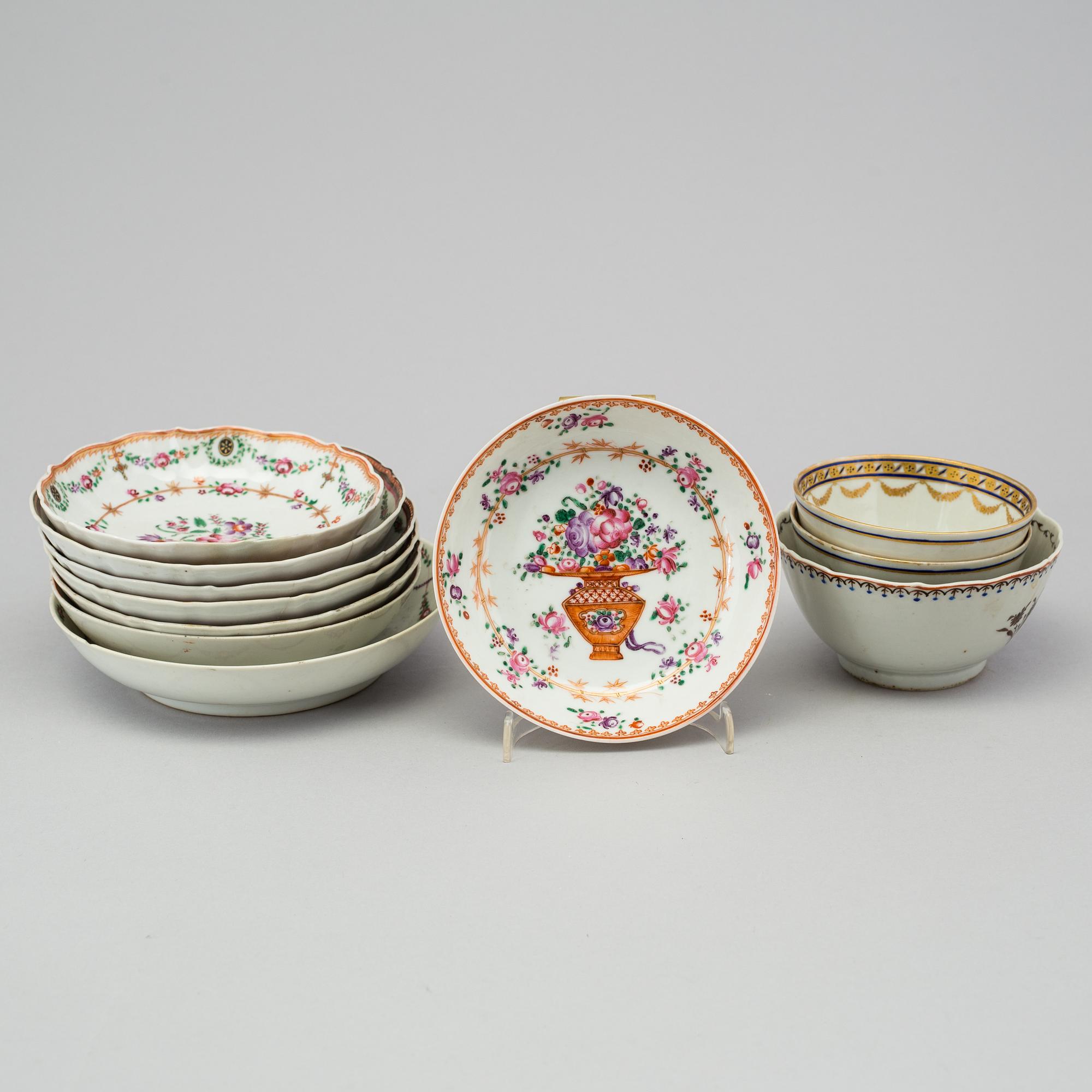A group of 29 cups, one CREME POT and 8 saucers, Chinese export porcelain, 18th century.