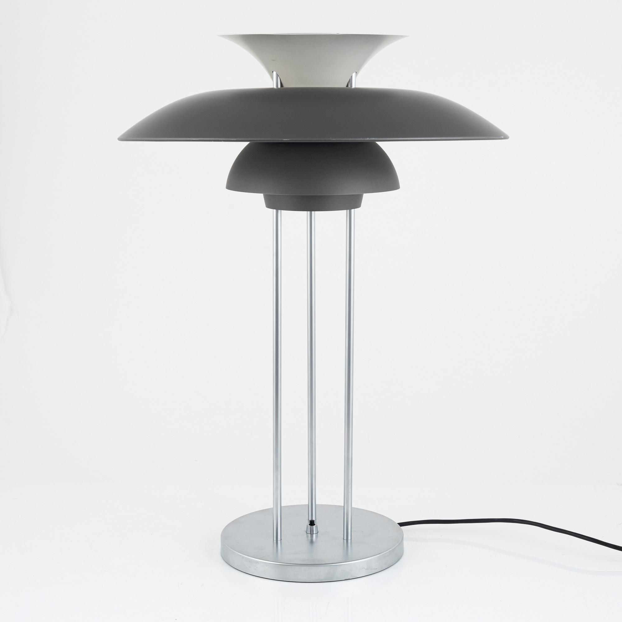 Poul Henningsen, bordslampa "PH5", modell 27095, Louis Poulsen, Danmark.