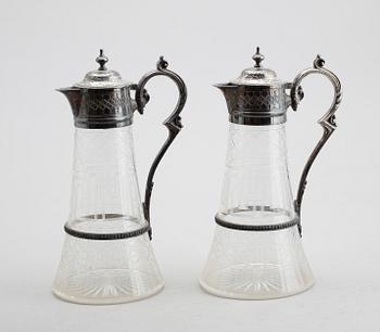 VINKANNOR, 1 par, glas och nysilver, sekelskiftet 1900.