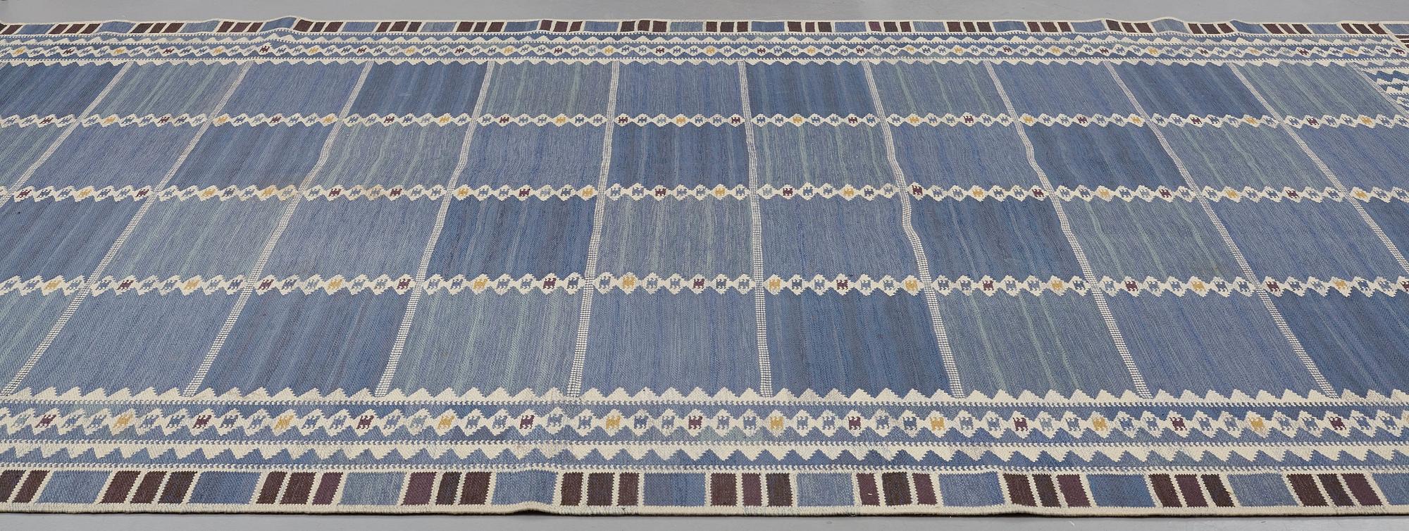 Barbro Nilsson, MATTA, "Salerno blå", rölakan, ca 425-429,5 x 278-281 cm, signerad AB MMF BN.