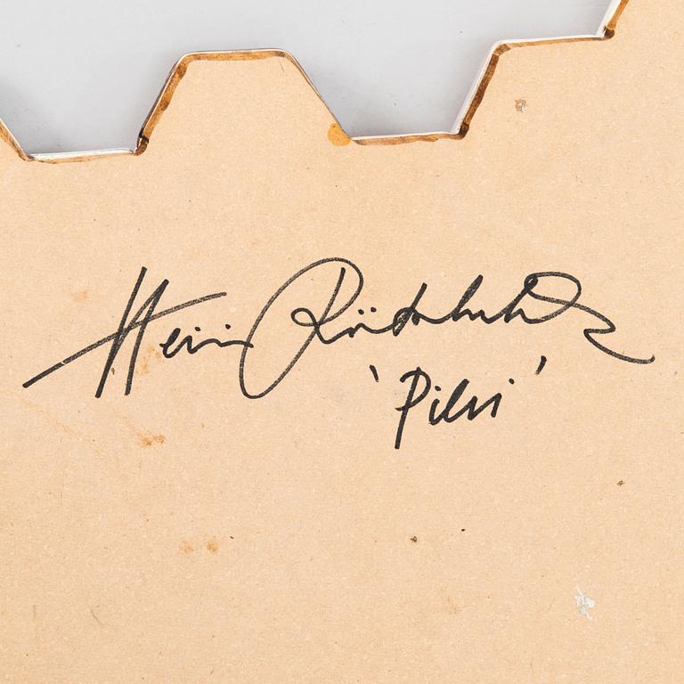 HEINI RIITAHUHTA, hexagonreliefi, posliinia, "Pilvi", signeerattu Heini Riitahuhta.