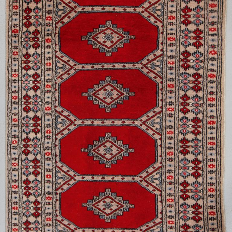 GALLERIMATTA, Pakistan, signerad, 440 x 82 cm.