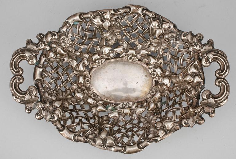 SKÅL, silver, Edvard Emanuel Petterson, Stockholm, 1863. Total vikt ca 219gram.